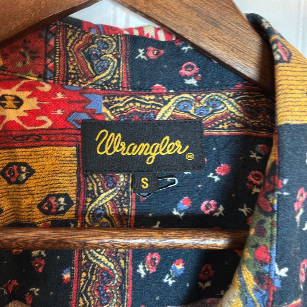 Wrangler Button Up Shirt Womens Small Multicolor Excellent Floral Patchwork - Picture 4 of 7